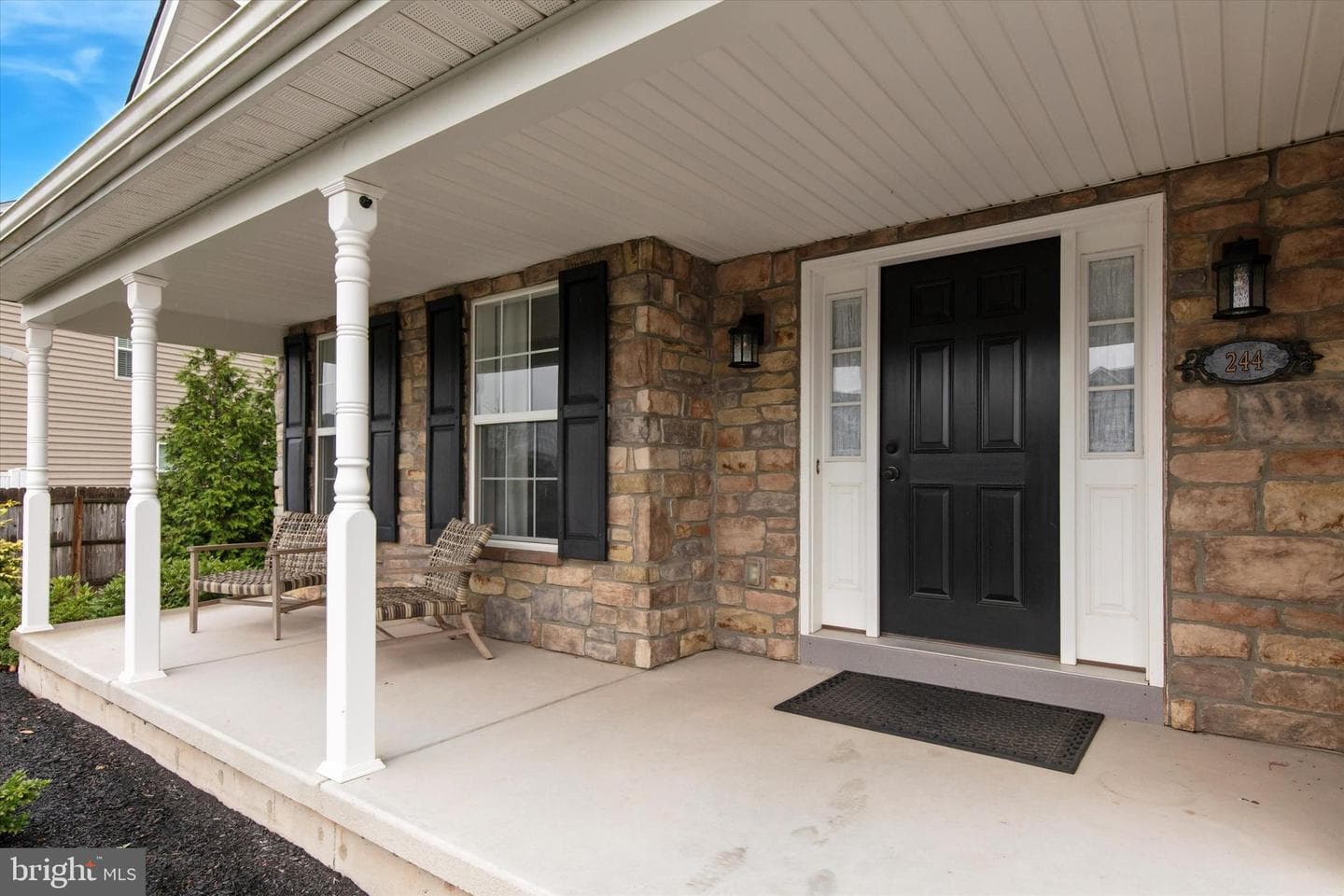 244 Sumner Court photo 2