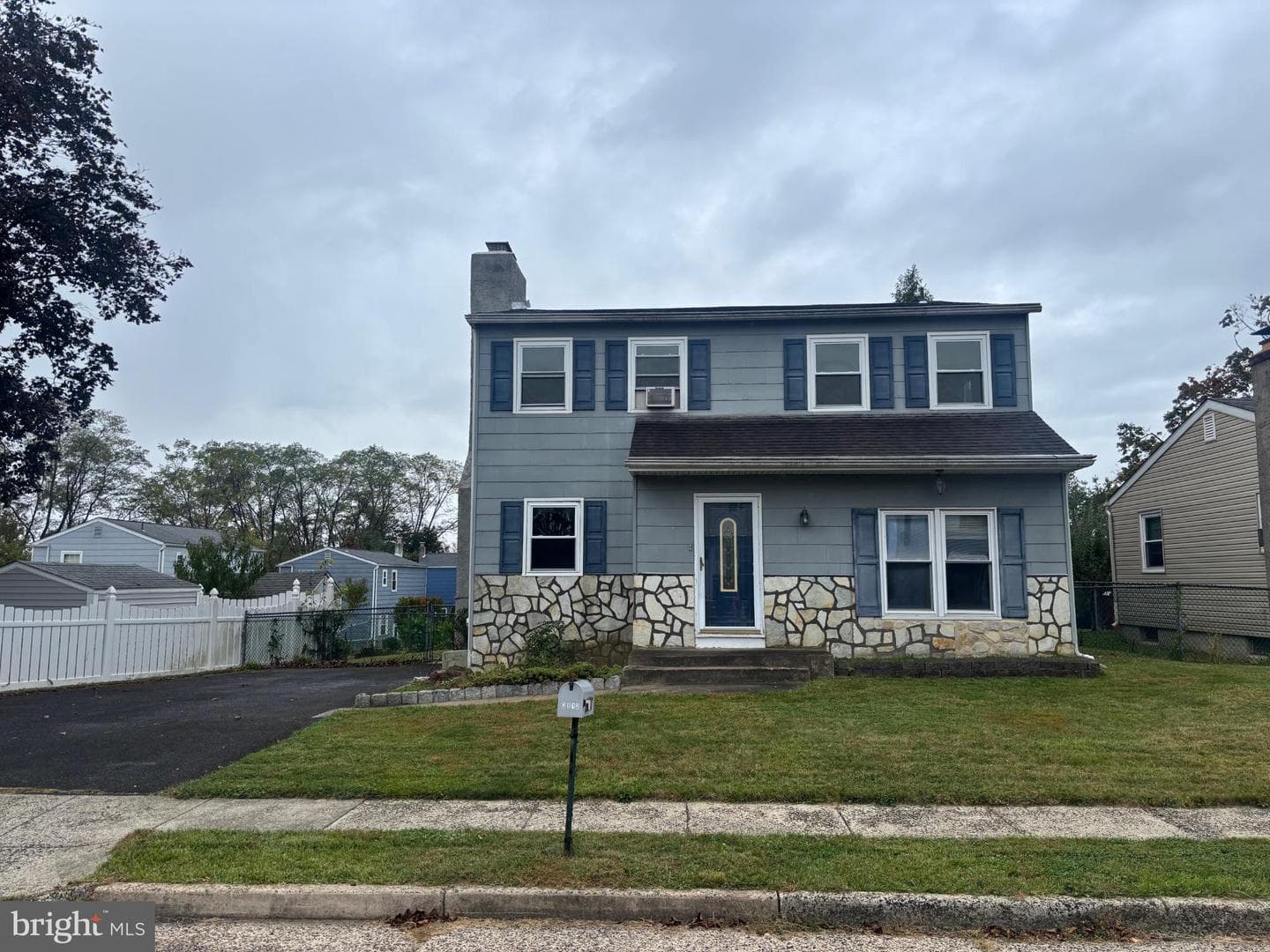 2812 Lillian Avenue photo 1