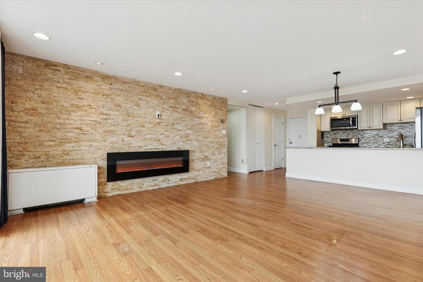 100 West Avenue #609 South/F9 photo 2