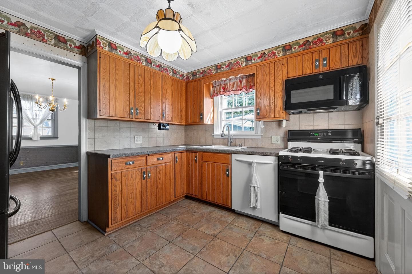 249 Forrest Avenue photo 13