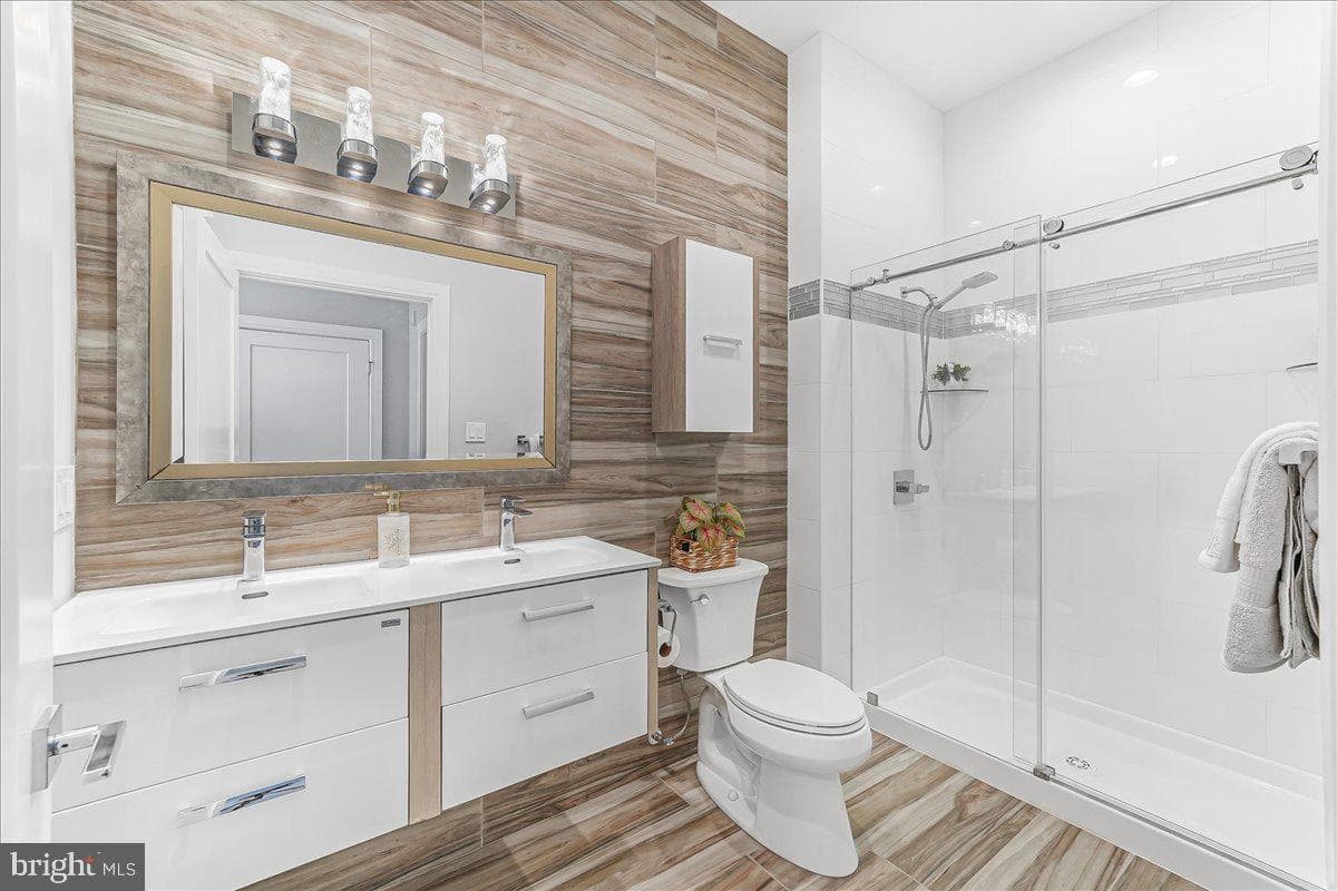 537 Apple Street #302 photo 25