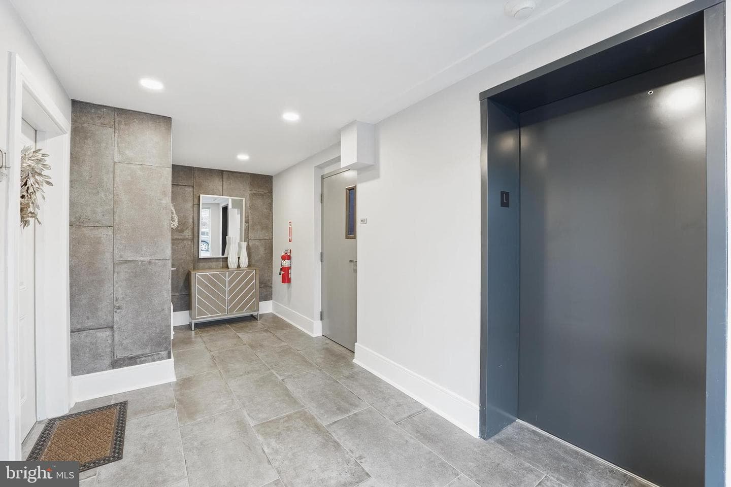 537 Apple Street #302 photo 27