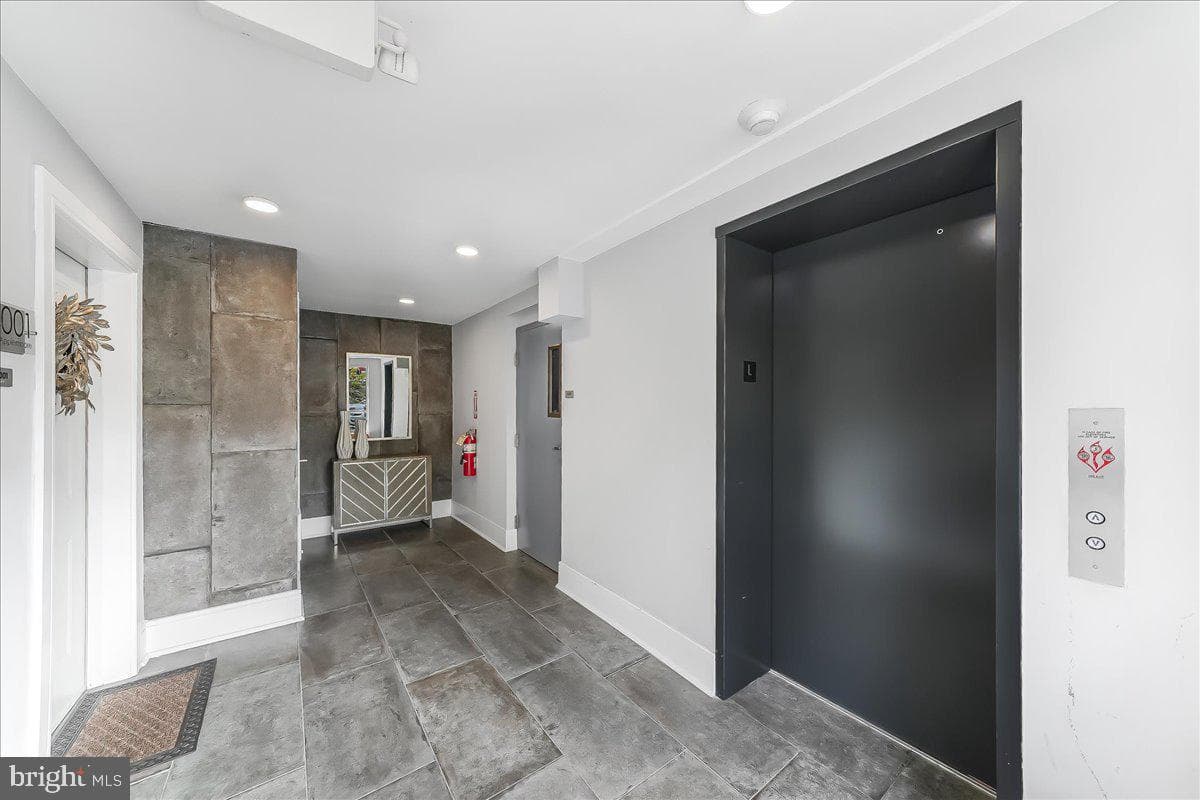537 Apple Street #302 photo 3