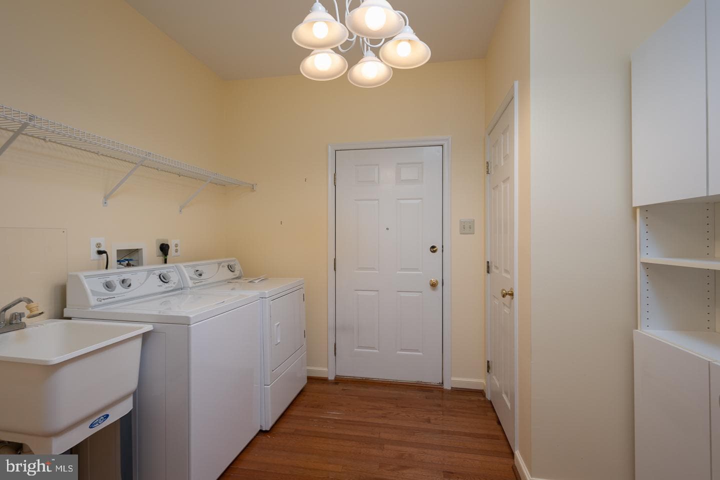 553 Exeter Court photo 17