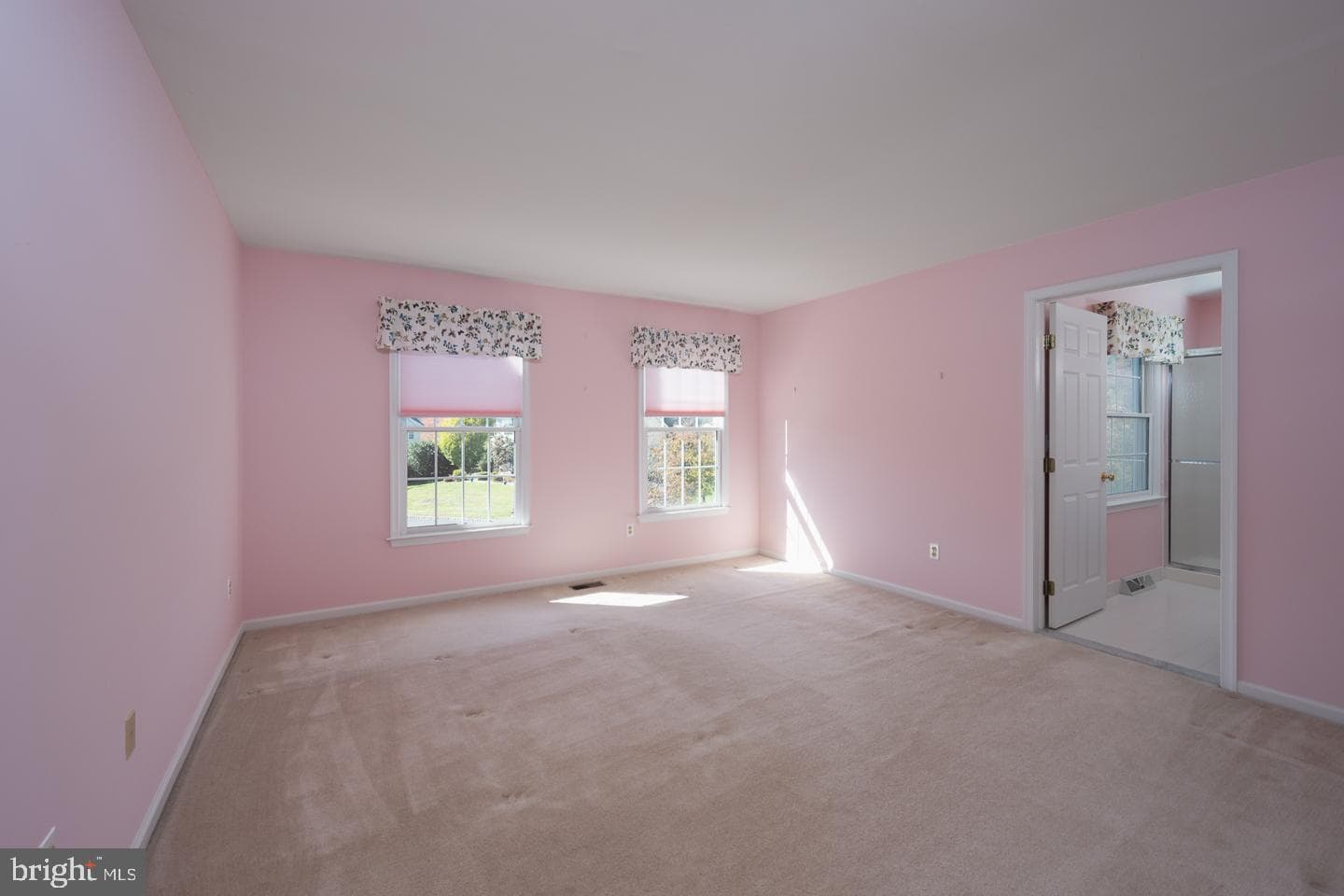 553 Exeter Court photo 32