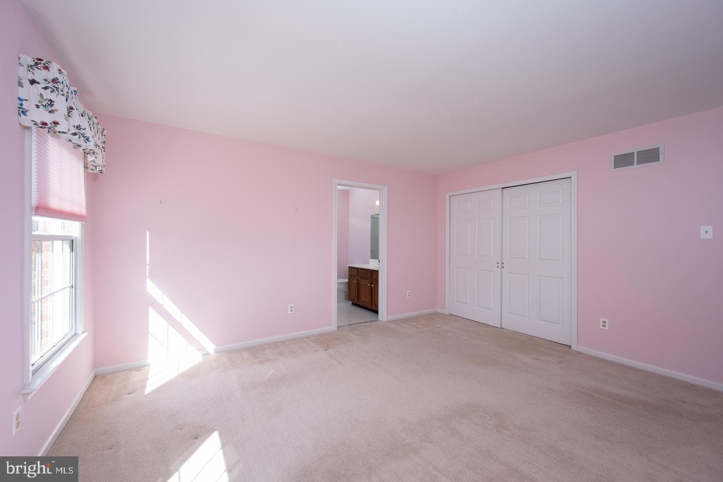 553 Exeter Court photo 33