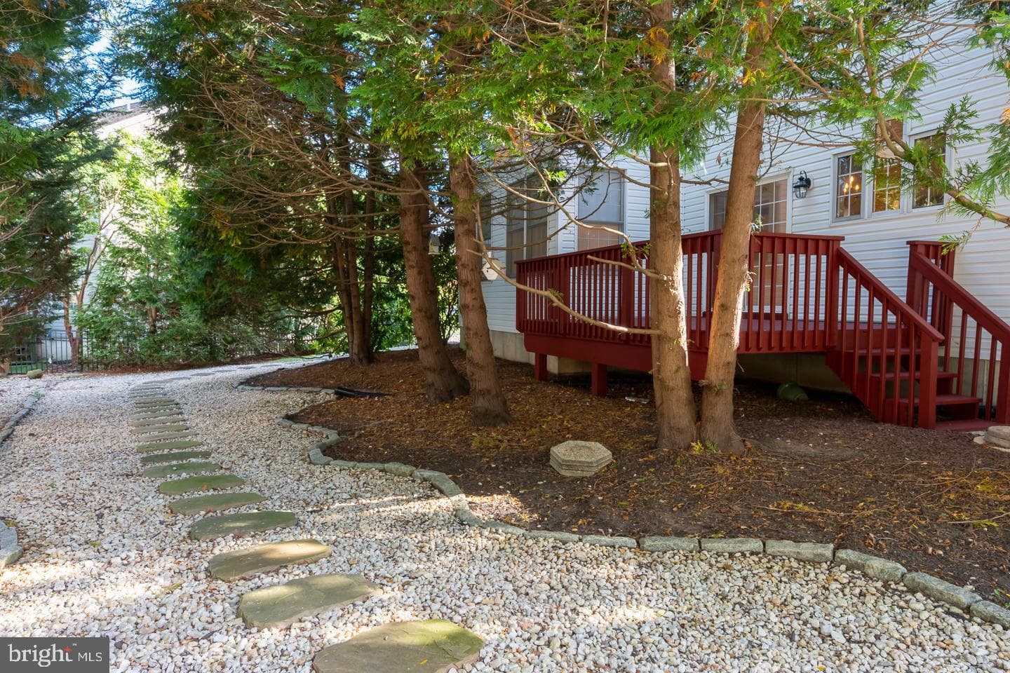 553 Exeter Court photo 43