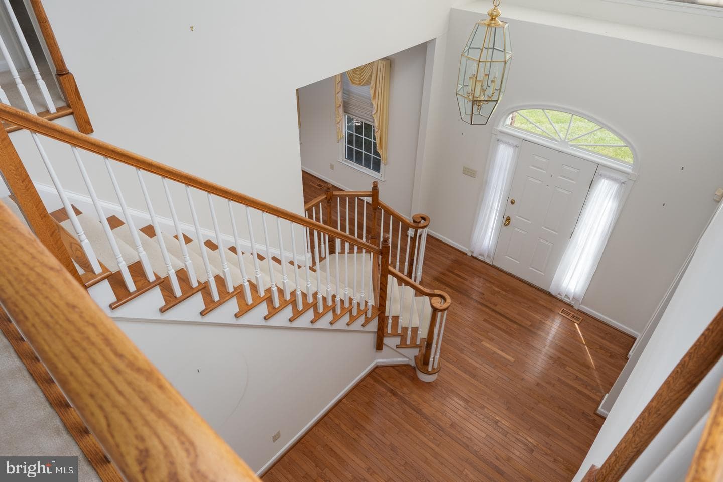 553 Exeter Court photo 8