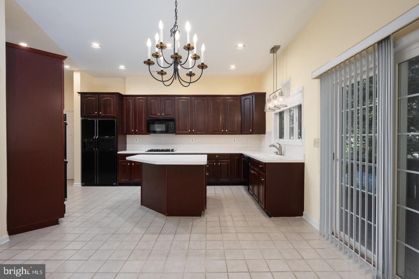553 Exeter Court photo 9