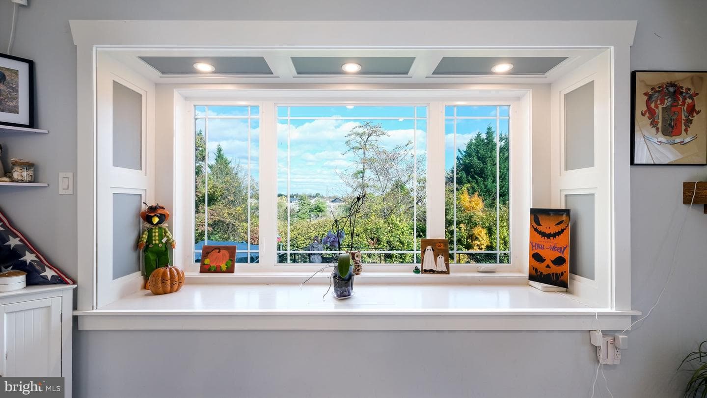 1104 N York Road photo 34