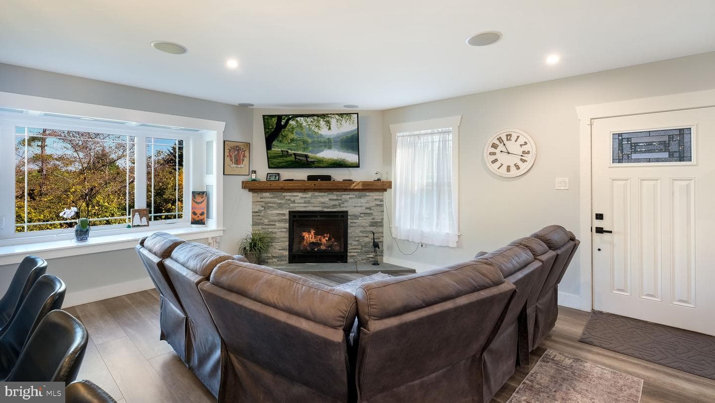 1104 N York Road photo 7