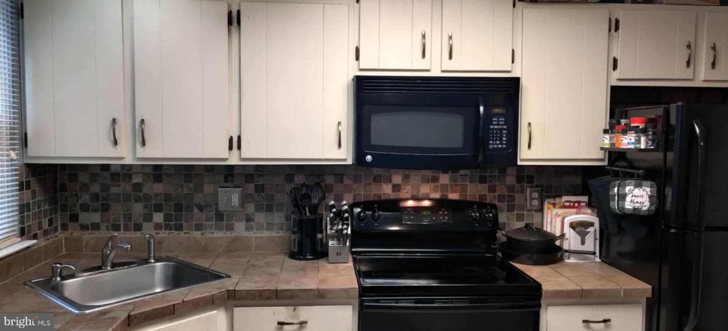 302 Hancock Court photo 11