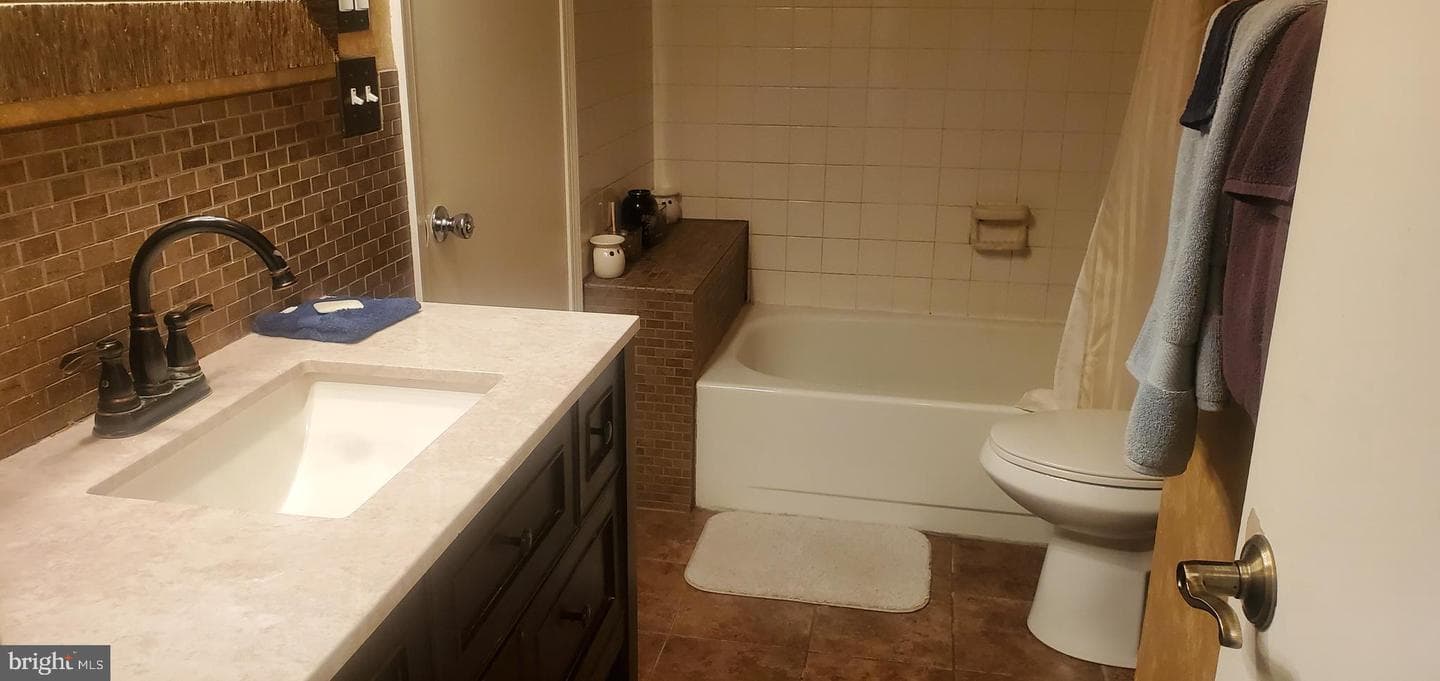 302 Hancock Court photo 27