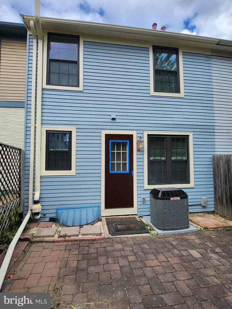 302 Hancock Court photo 4