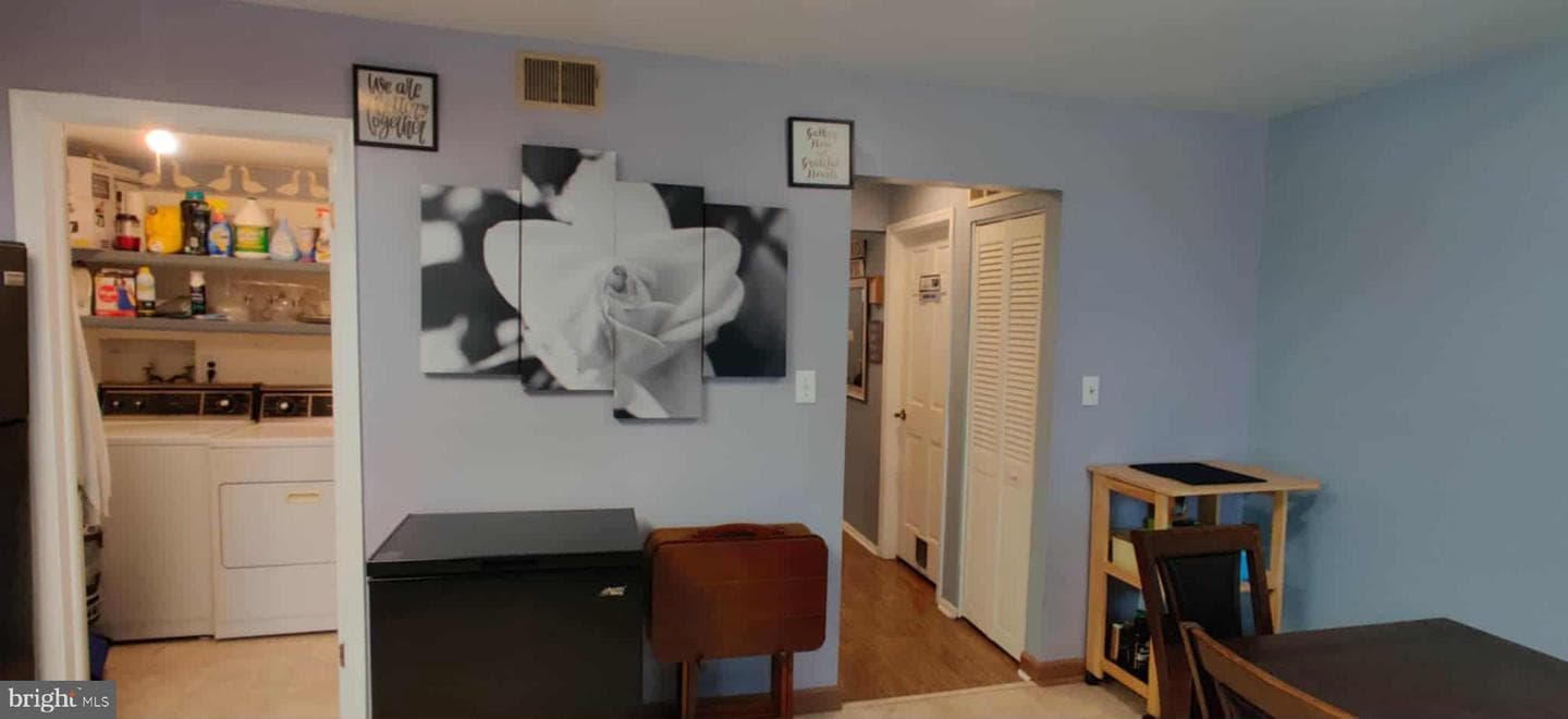 302 Hancock Court photo 9