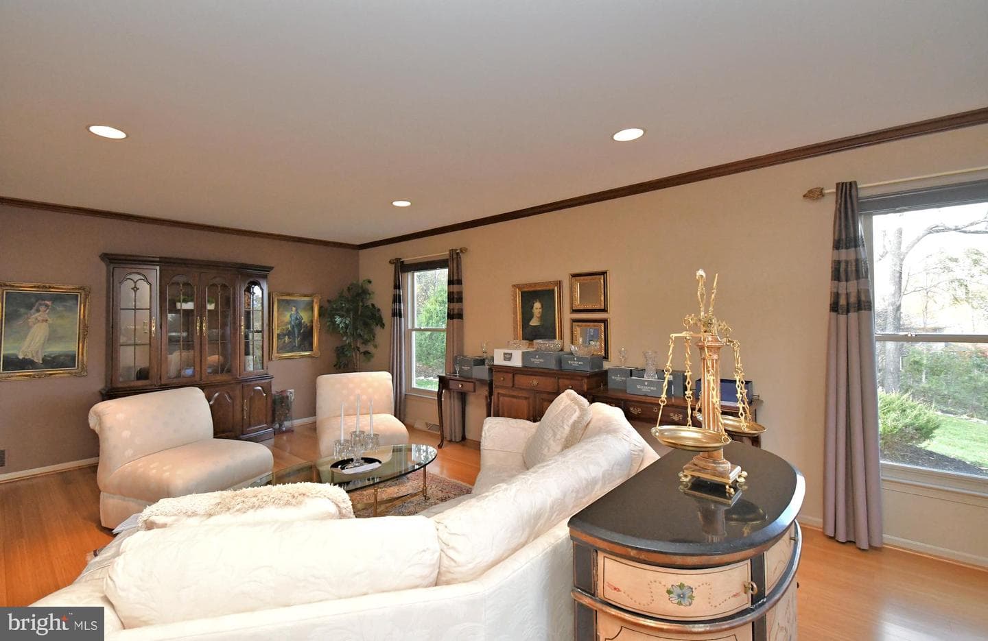 1501 Valley View Drive photo 4