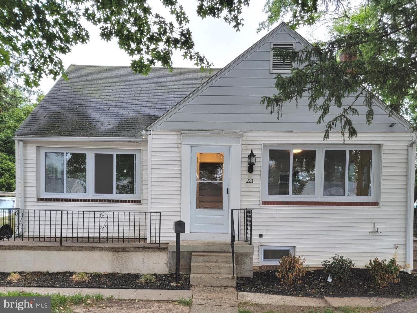 221 W King Street photo 1
