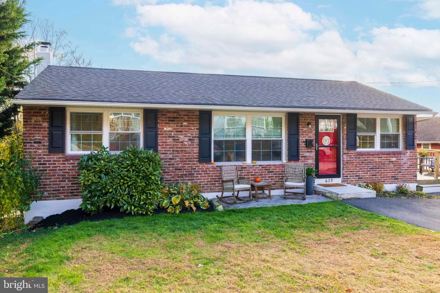 629 Roberts Avenue photo 30