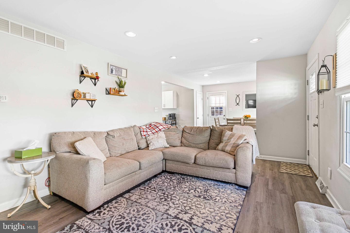 629 Roberts Avenue photo 4