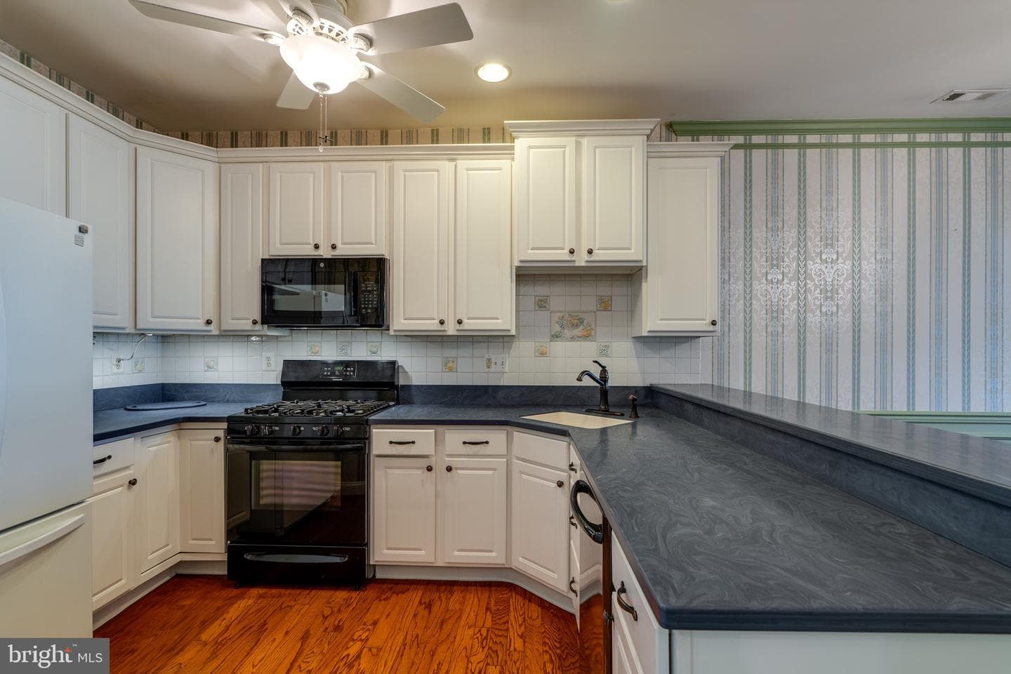 405 Ruth Court photo 10
