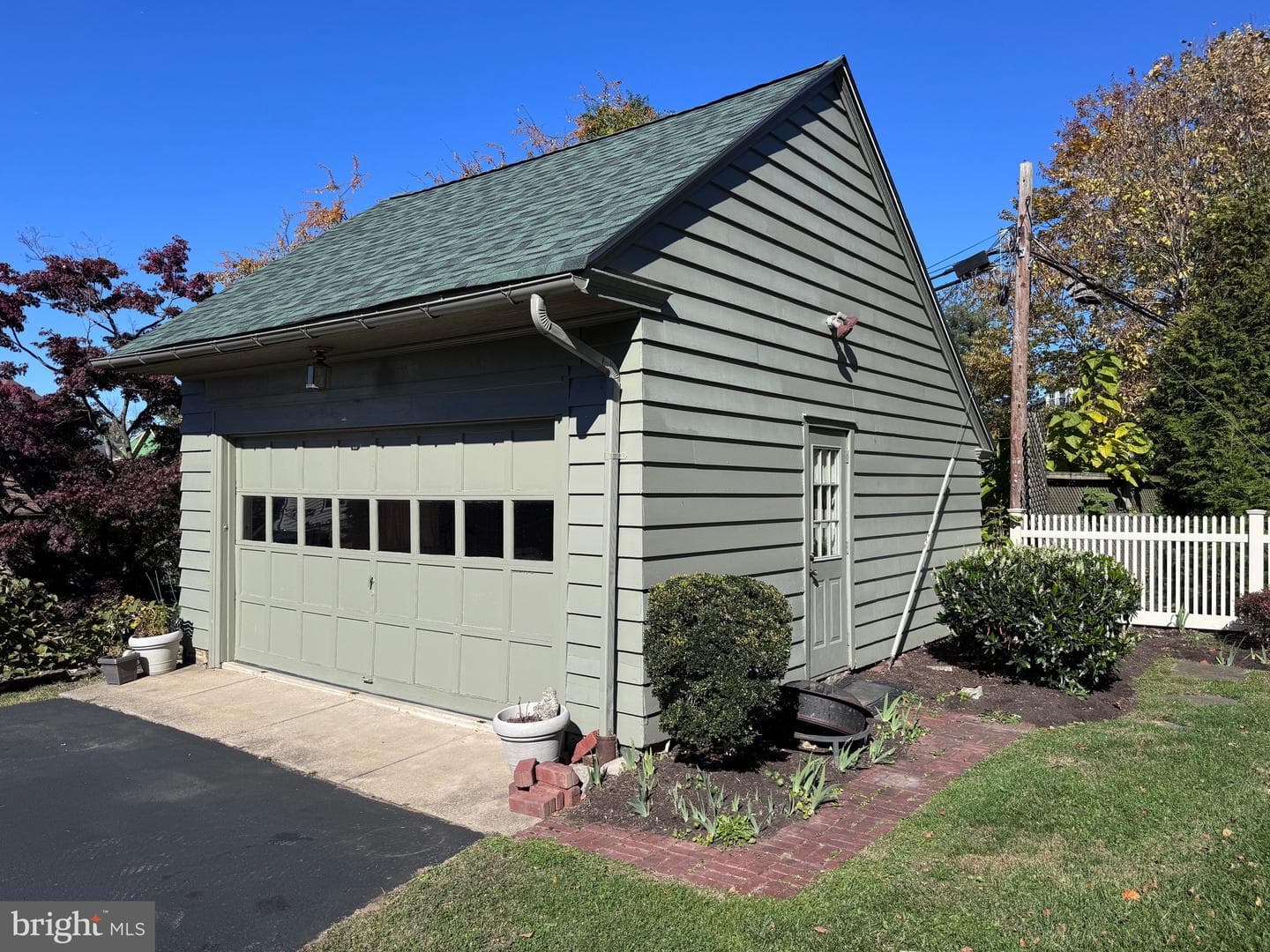 106 Montgomery Avenue photo 36