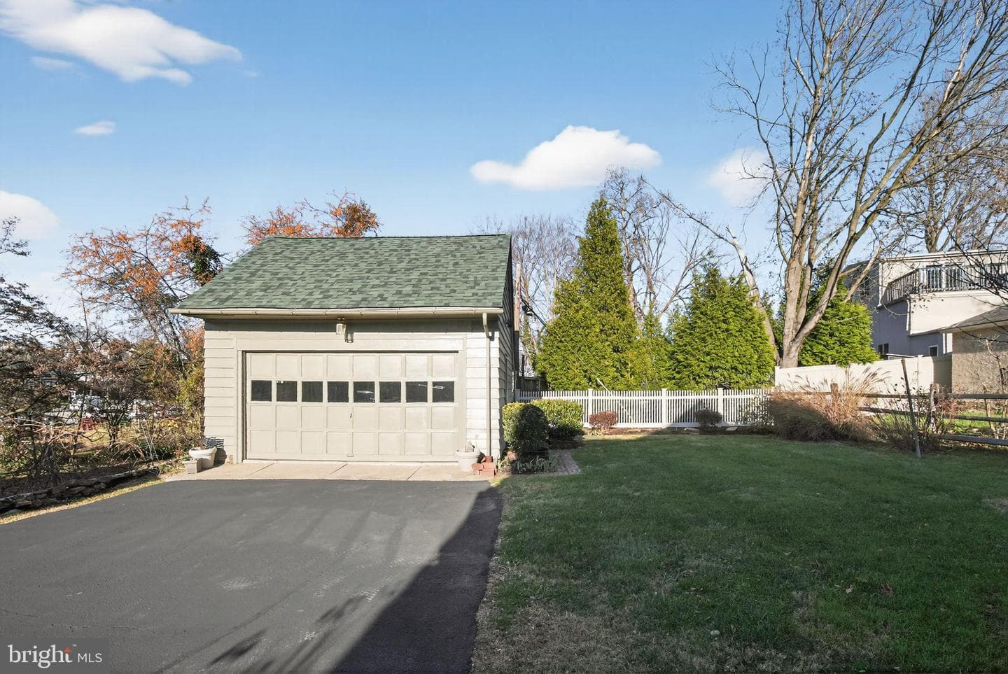 106 Montgomery Avenue photo 37