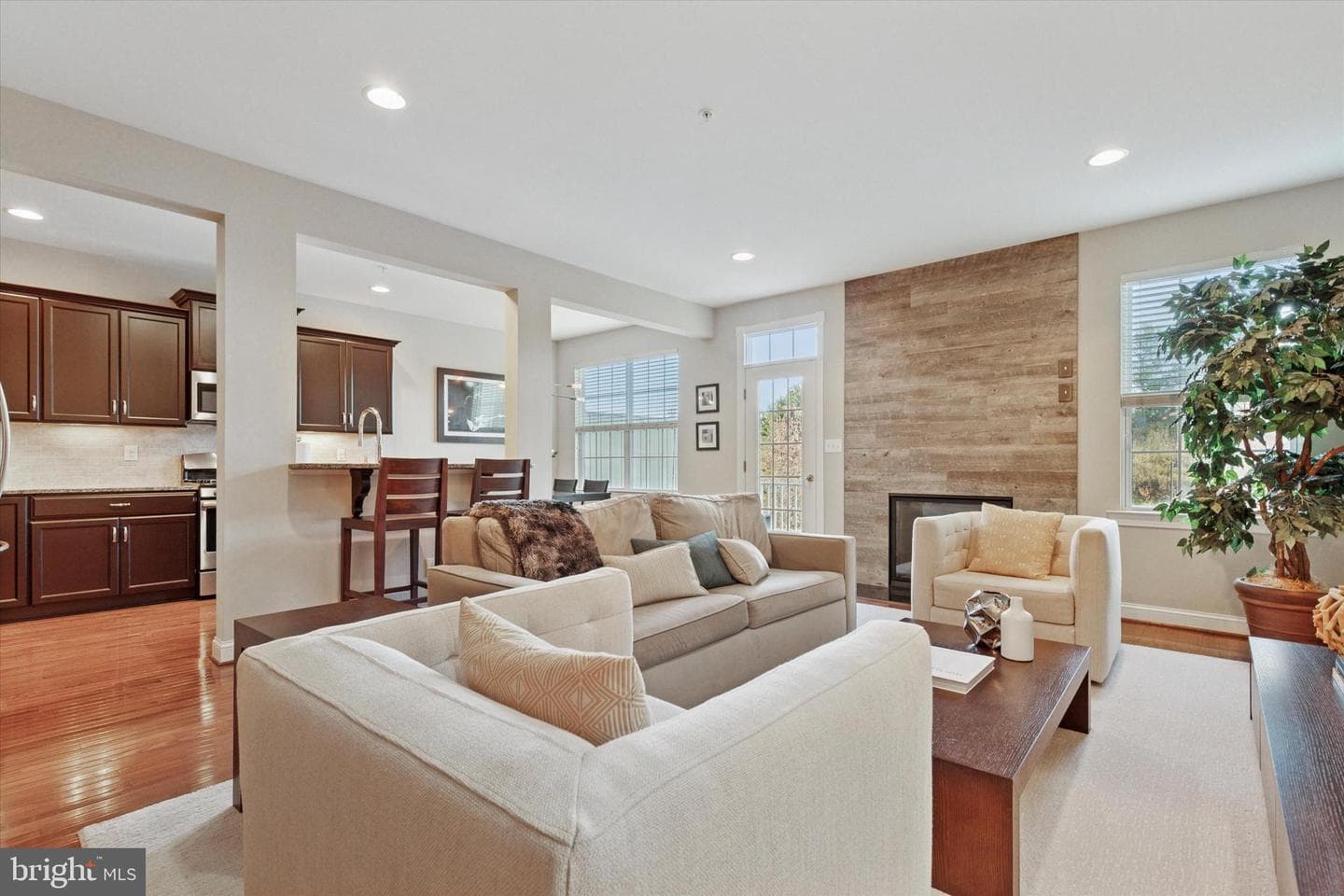 2045 Pleasant Valley Drive photo 6