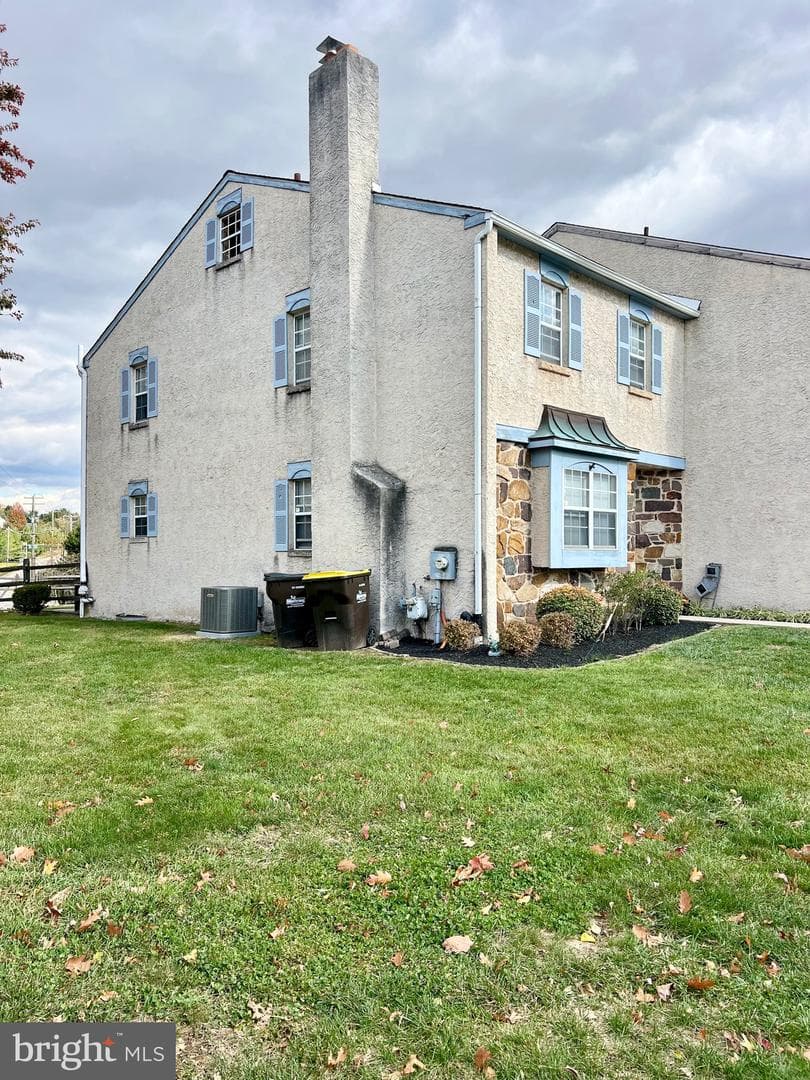 2515 Fieldcrest Avenue photo 2