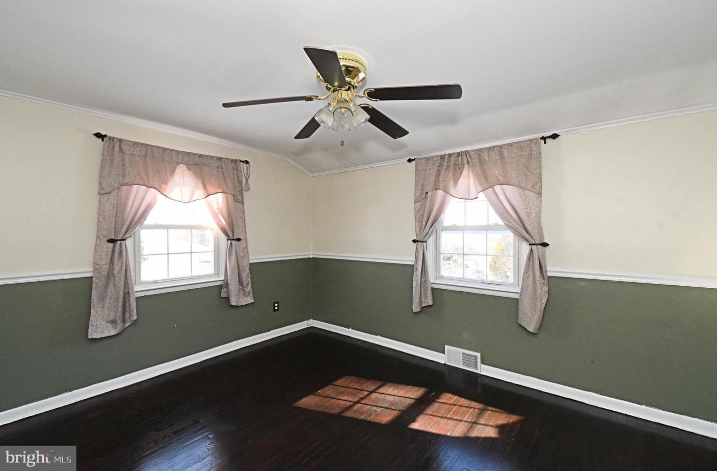 145 Colonial photo 27