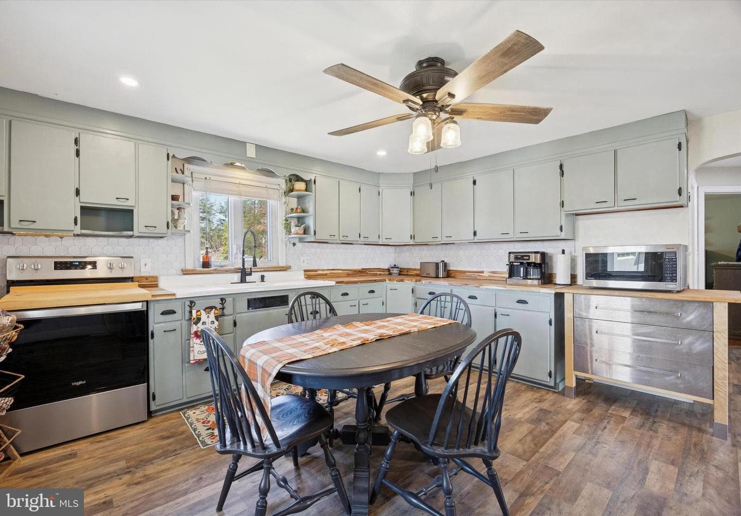 2951 N Charlotte Street photo 3