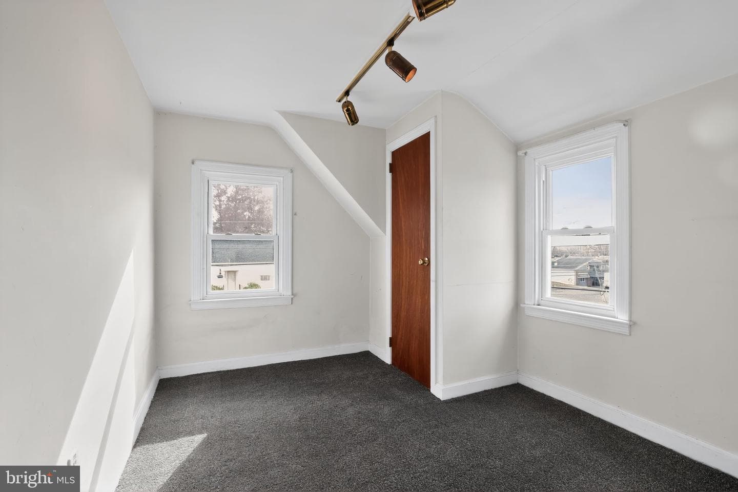 661 N Keim Street photo 16