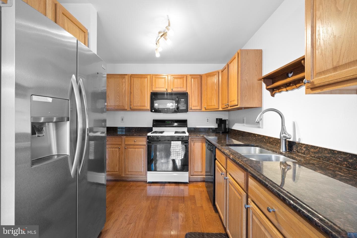 592 Blackmoor Court photo 7