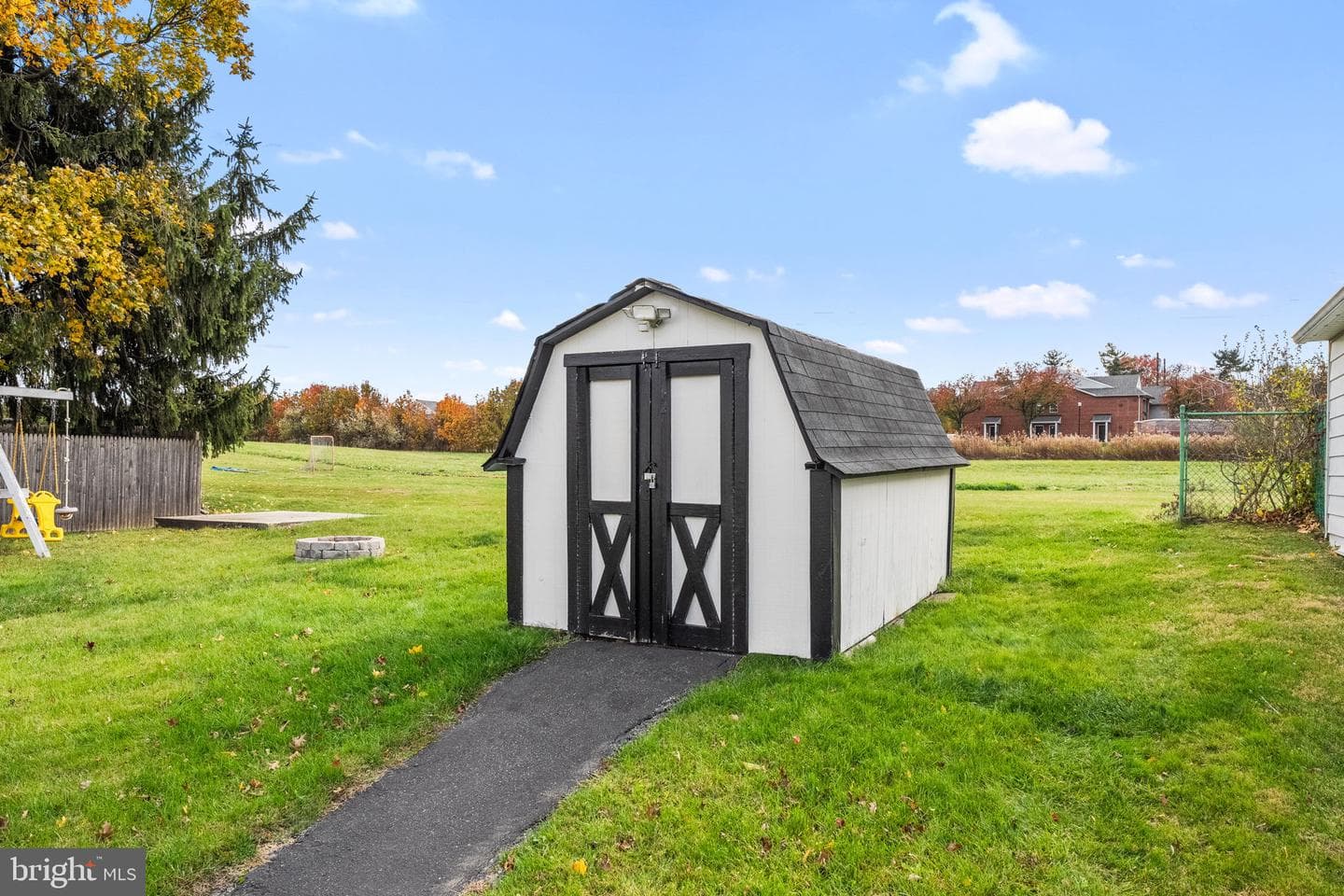 569 Kingwood Road photo 32