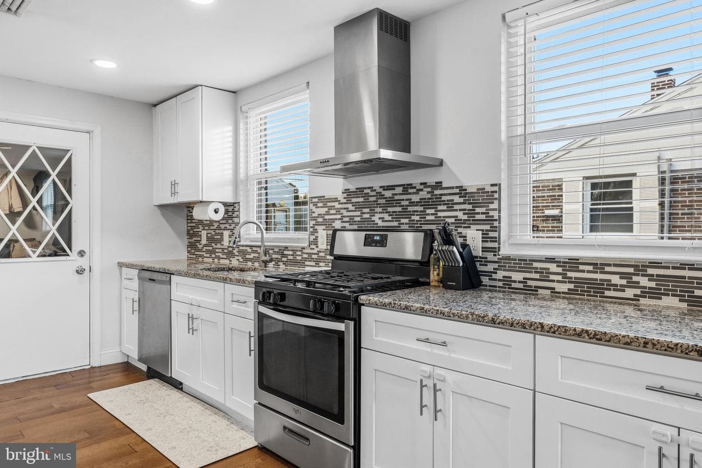 569 Kingwood Road photo 9