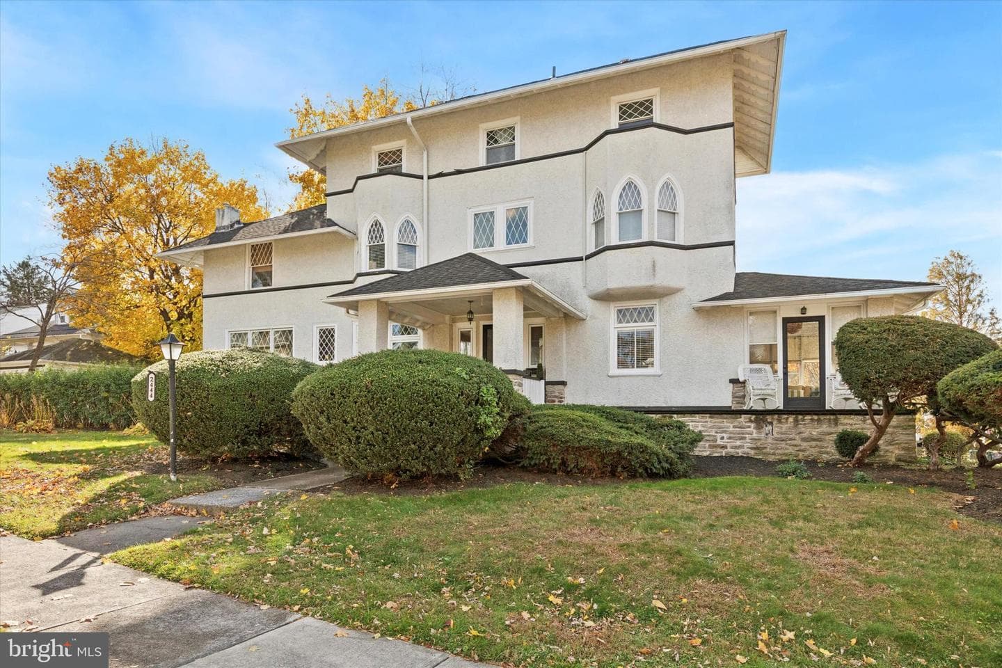 2444 Fairhill Avenue photo 2