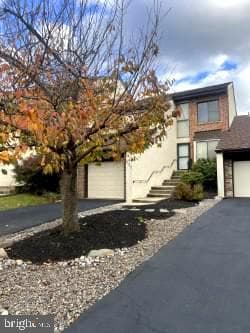 402 Harrison Place photo 2