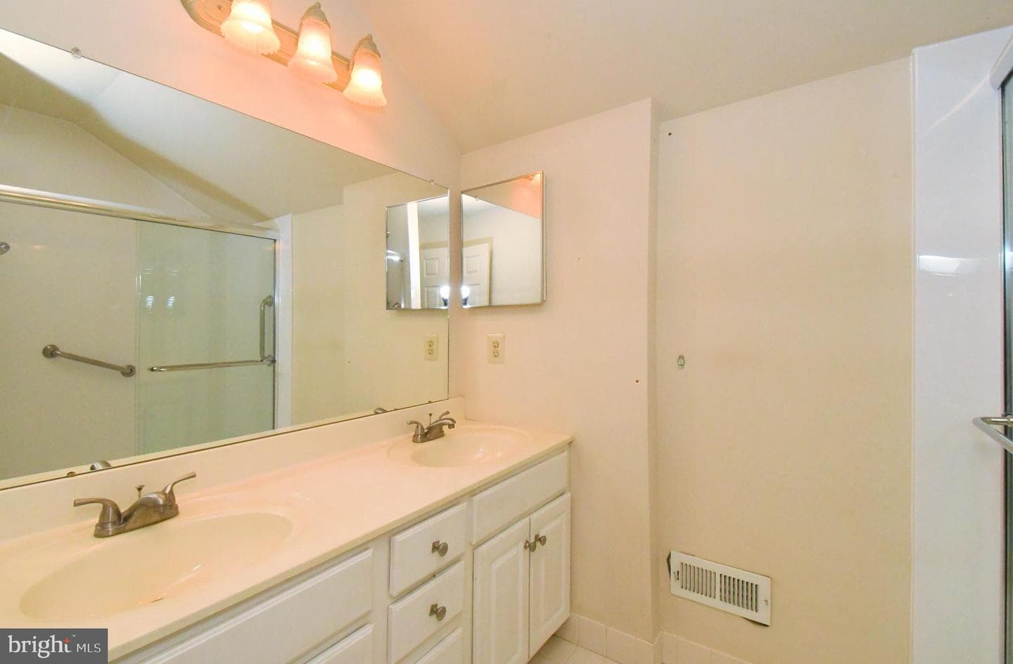 37 Stuart Dr photo 24