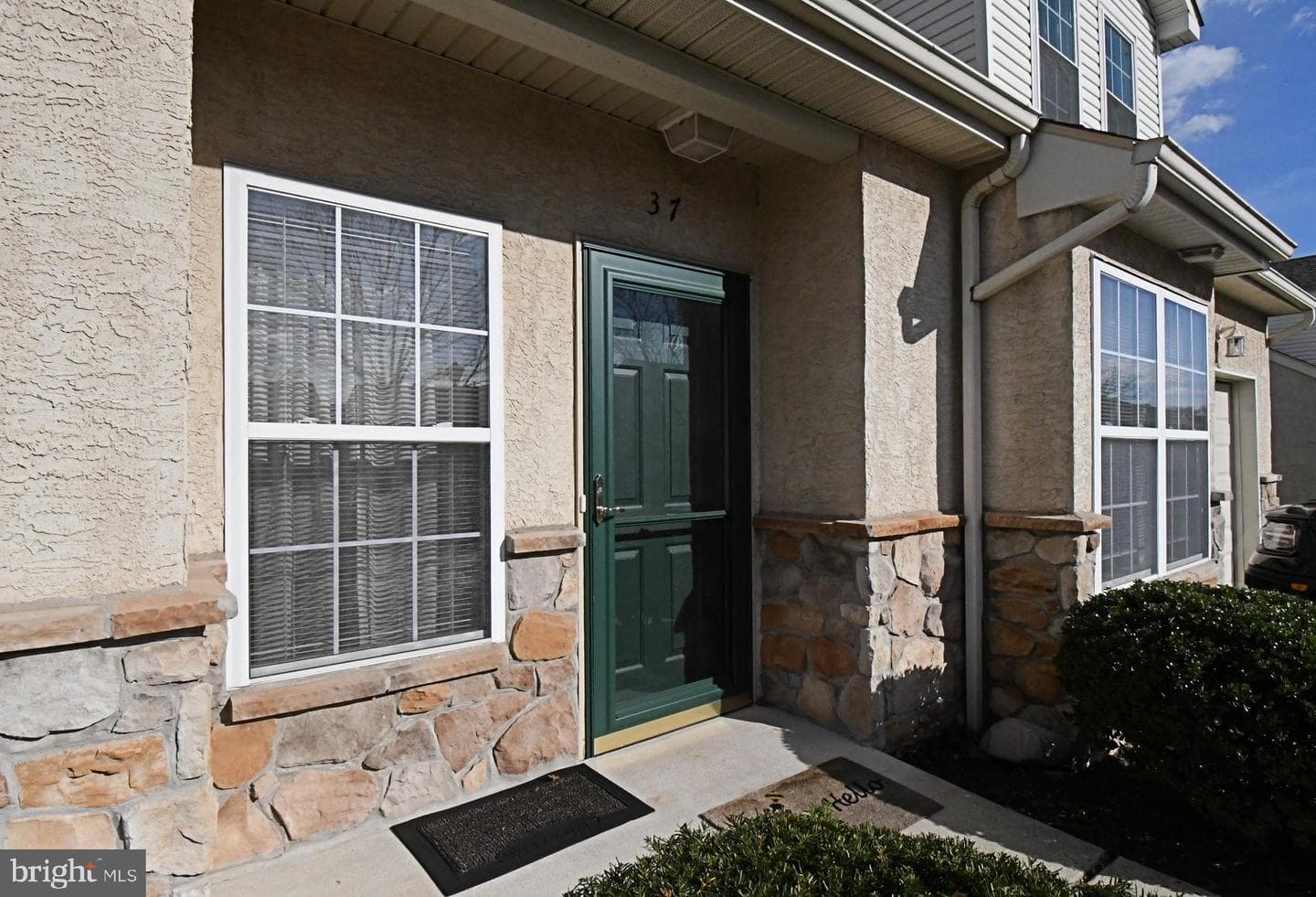 37 Stuart Dr photo 4