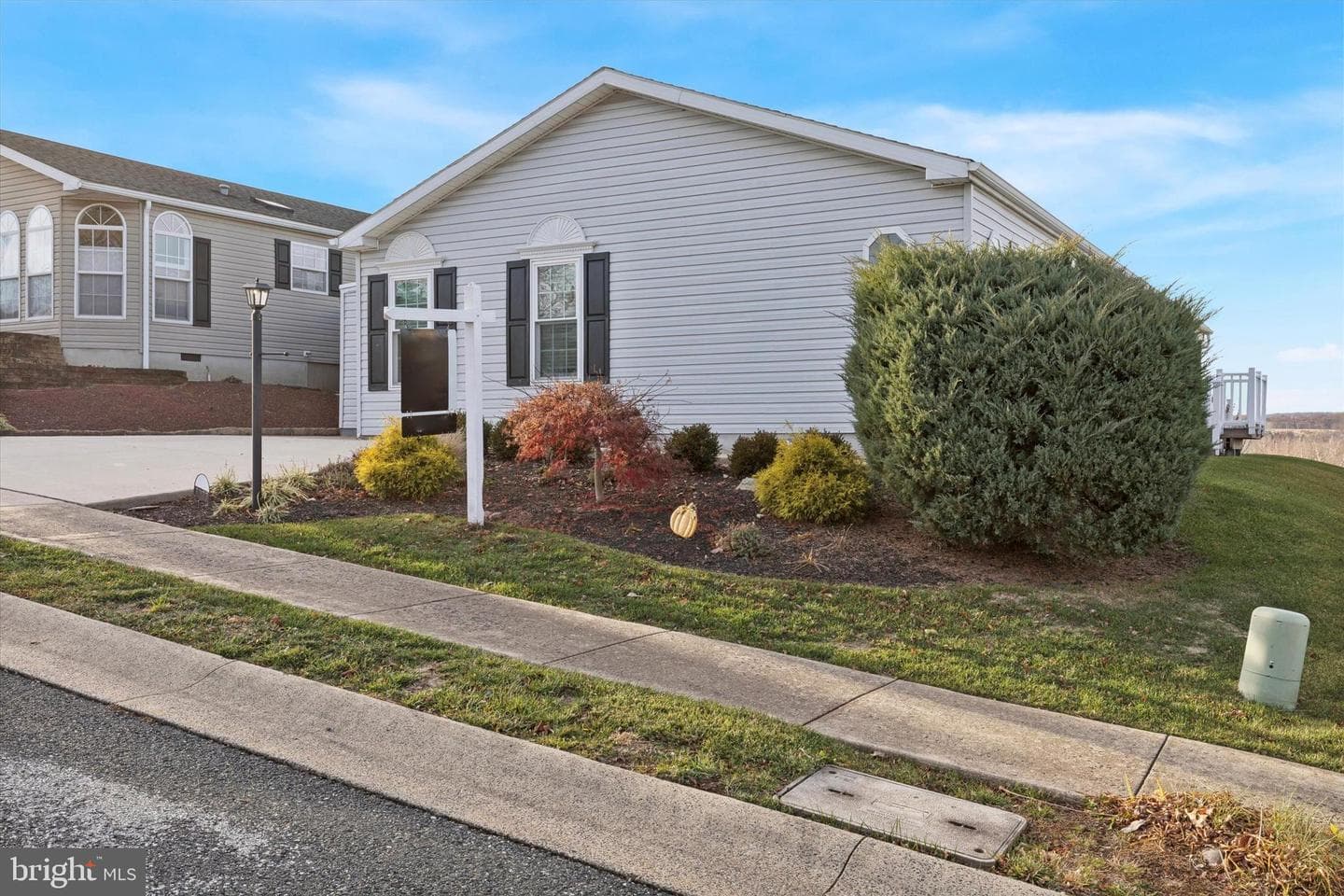 1077 Scenic View Drive photo 2