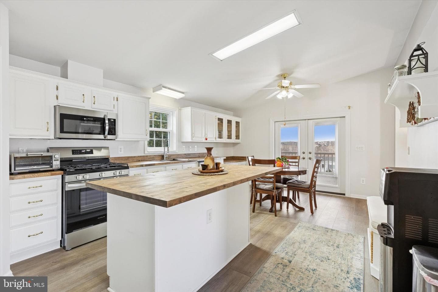 1077 Scenic View Drive photo 6