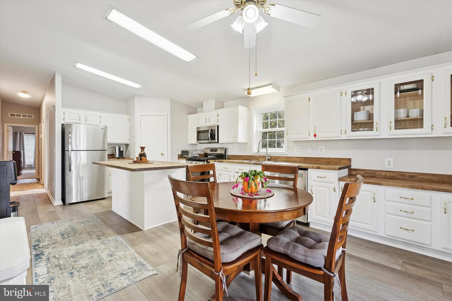 1077 Scenic View Drive photo 8