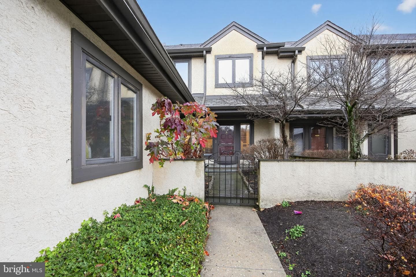 932 Hedgerow Court photo 3