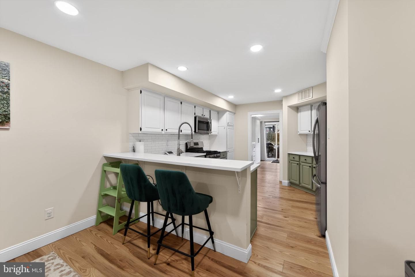 932 Hedgerow Court photo 9