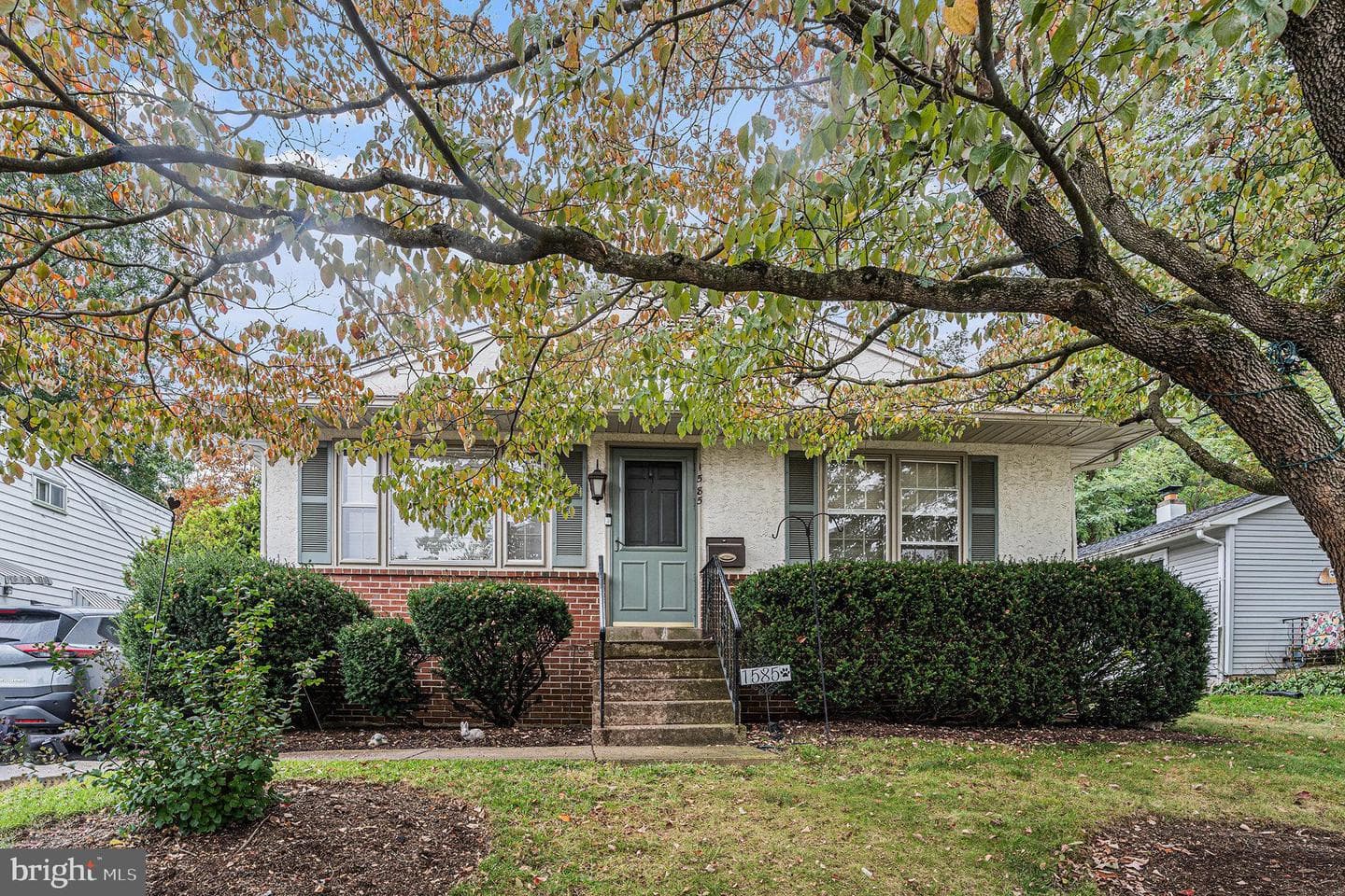 1585 Edgewood Avenue photo 1