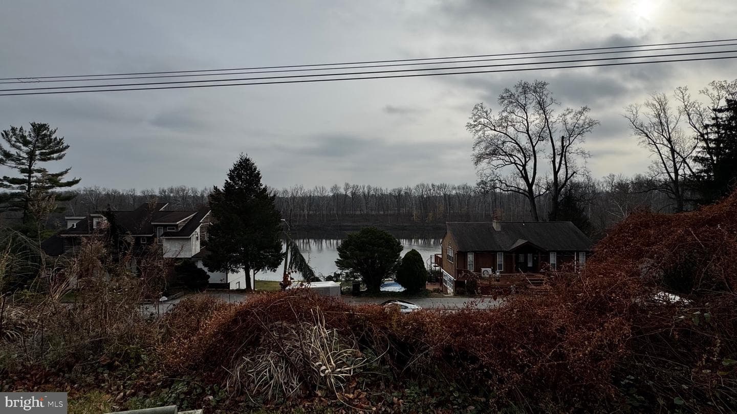 176 Riversedge photo 2