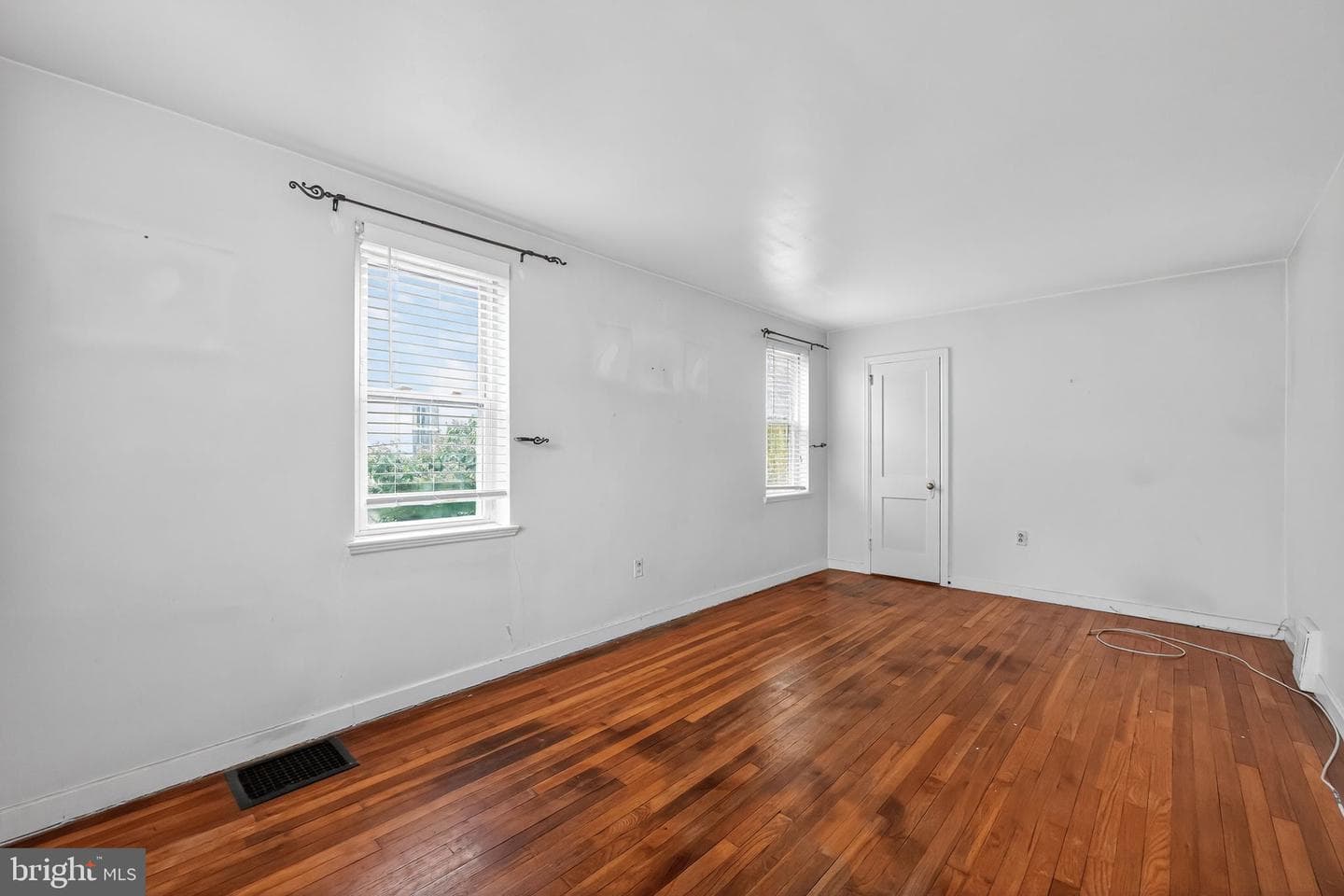 711 Grant Avenue photo 4