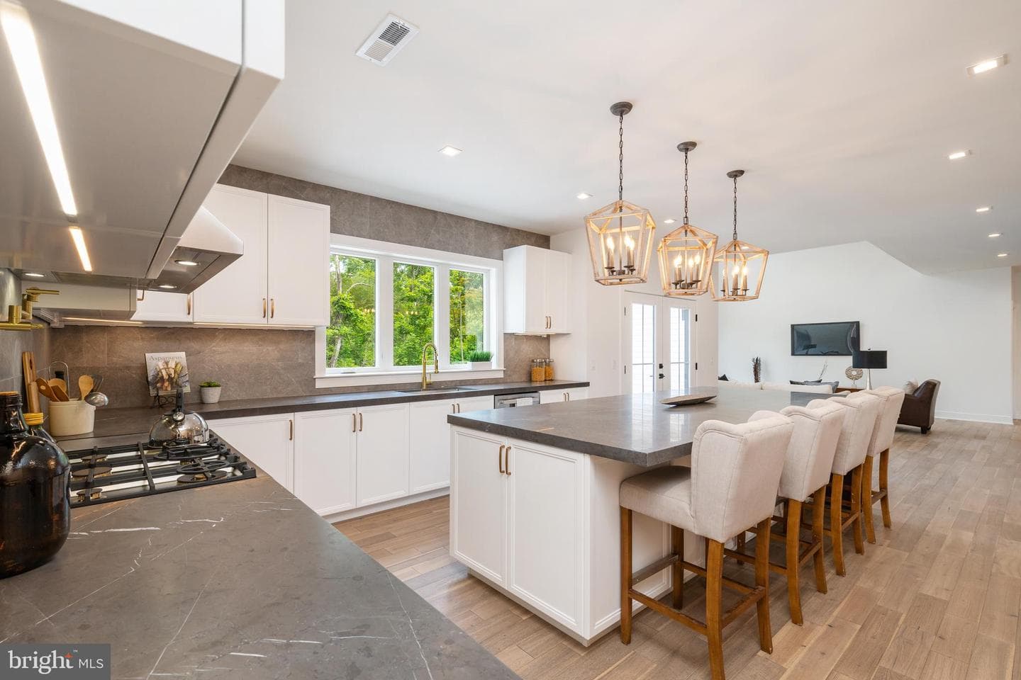 962 Tennis Avenue photo 14