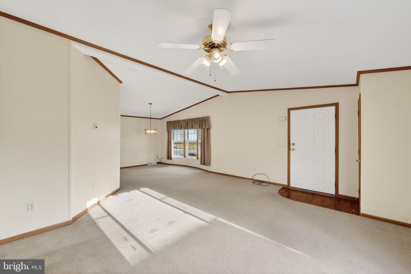 405 Village Way photo 10