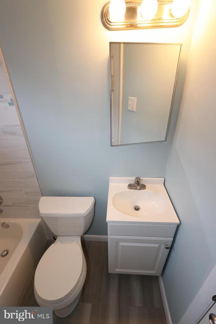 605 Burke Avenue photo 30