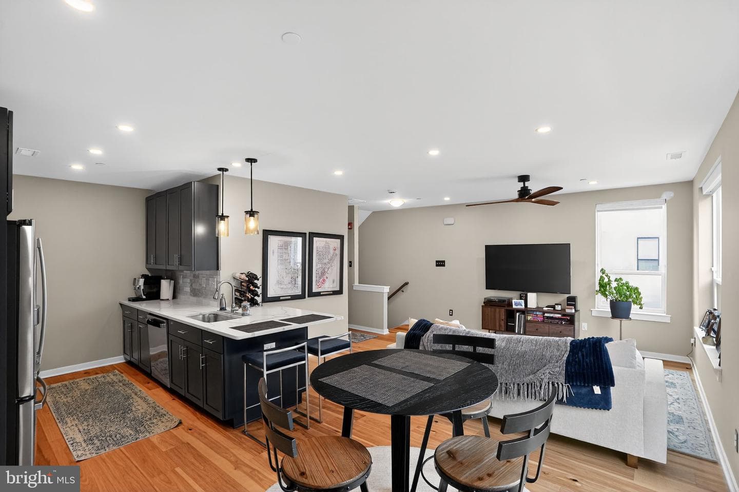 912 Riverplace Drive #m photo 2